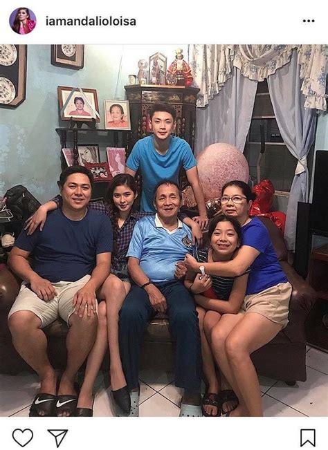 sandie f. andalio|Loisa with her one big happy family .